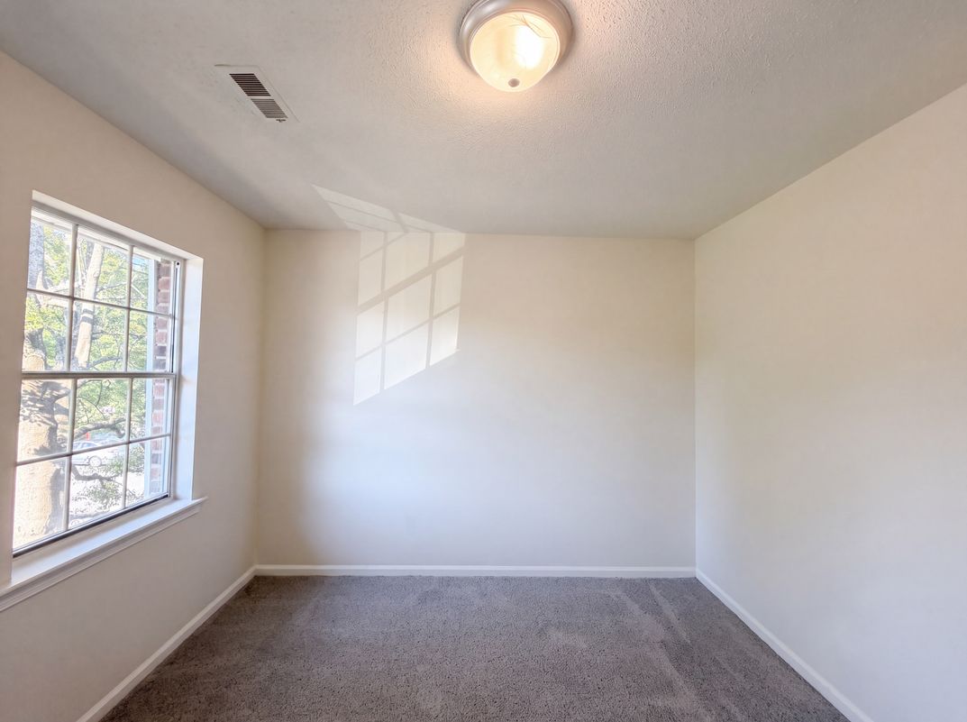 Photo 11 of 20 of 1311 W Meadowview Rd, Greensboro, NC