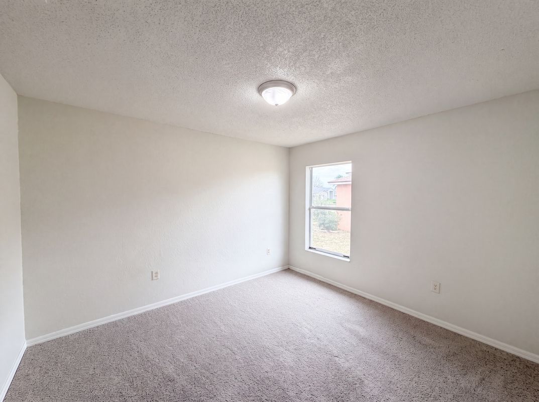 Photo 12 of 19 of 1038 Highland Crest Cir, Lake Wales, FL
