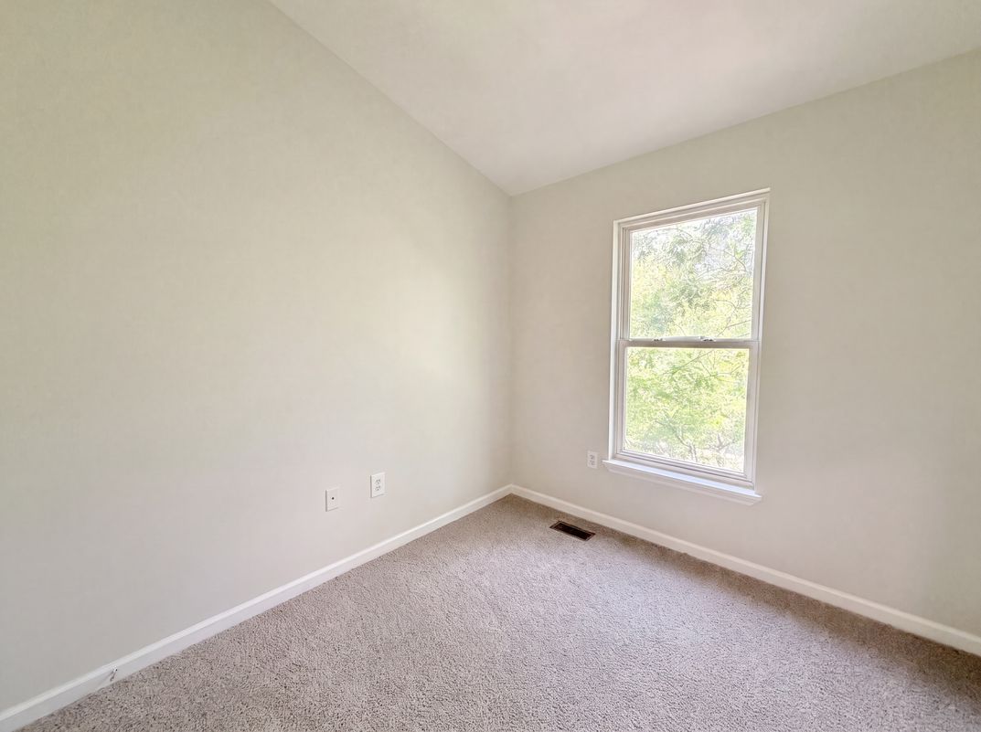 Photo 17 of 27 of 1031 Cutter St, Cincinnati, OH