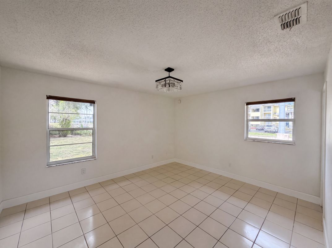 Photo 17 of 30 of 2401 Myakka Dr, Orlando, FL