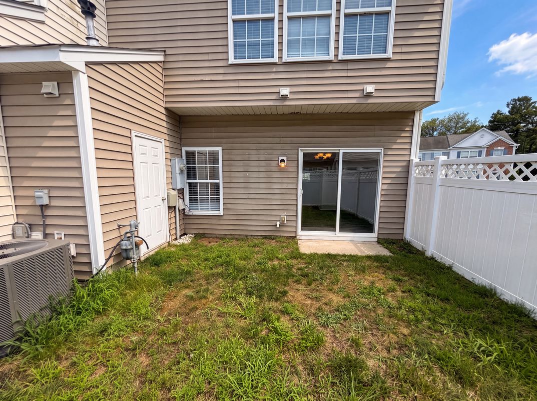 Photo 5 of 17 of 5111 Brooke Lauren Ln, Raleigh, NC