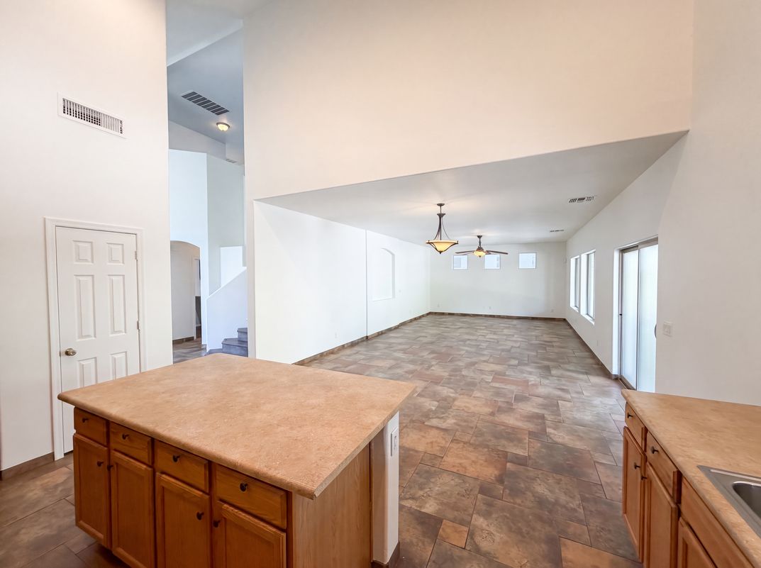 Photo 11 of 39 of 7428 S 15th Dr, Phoenix, AZ