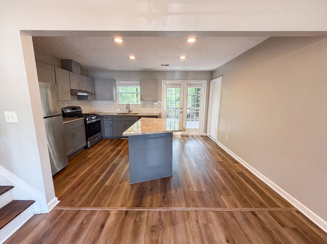 Photo 14 of 19 of 5067 Redan Rd, Stone Mountain, GA
