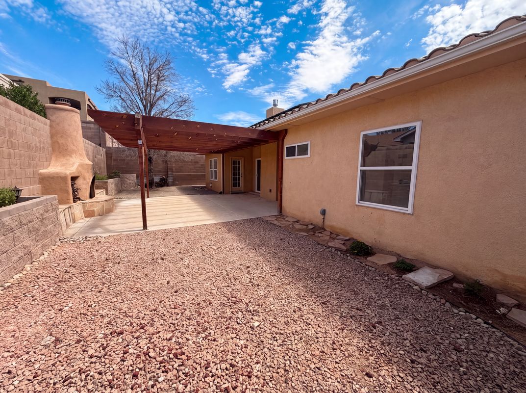 Photo 5 of 29 of 9809 Buckeye St NW, Albuquerque, NM