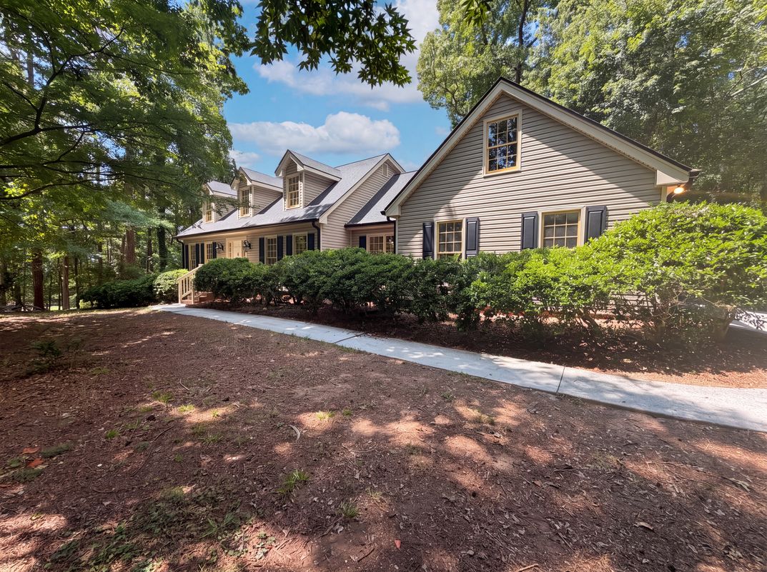 Photo 21 of 29 of 4379 Inns Brook Dr, Snellville, GA