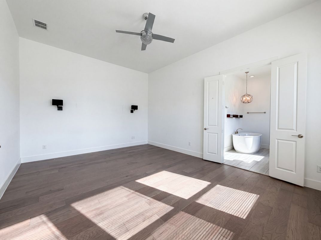 Photo 4 of 34 of 8200 Bethpage Dr, McKinney, TX