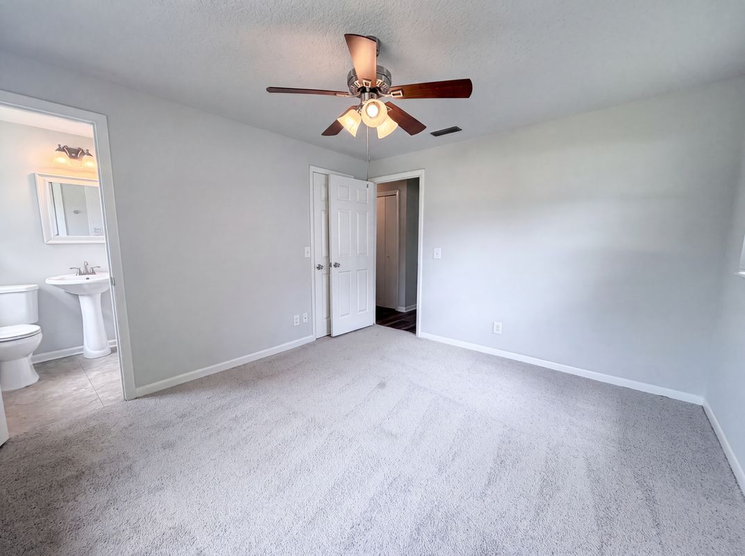 Photo 11 of 21 of 411 Capricorn Ln, Orange Park, FL