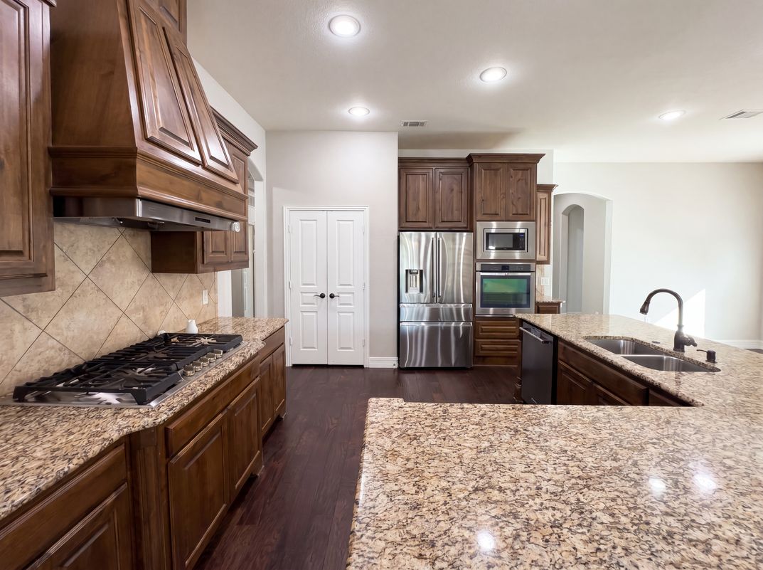Photo 6 of 17 of 4416 Berry Ridge Ln, Frisco, TX