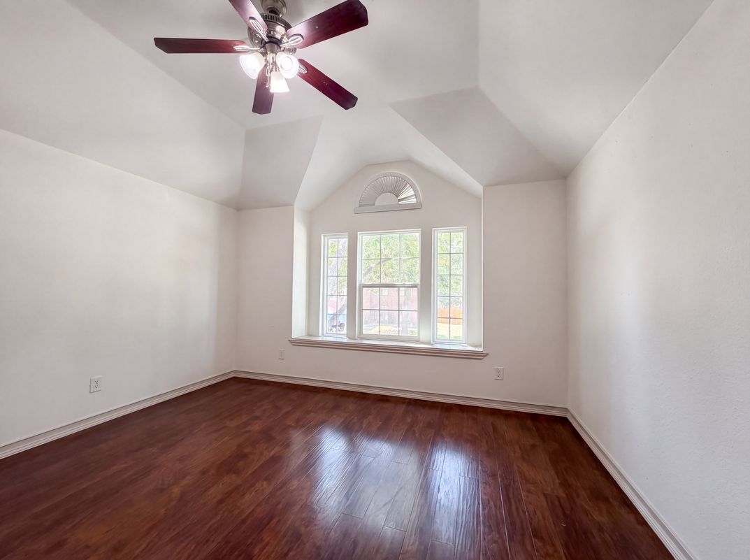 Photo 15 of 22 of 6315 Meadow Glen Dr, Arlington, TX
