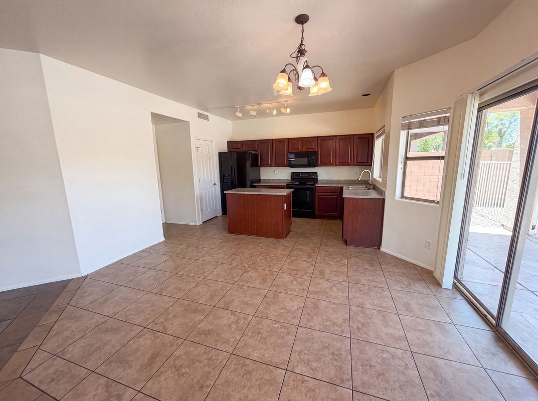 Photo 6 of 36 of 17268 W Elaine Dr, Goodyear, AZ