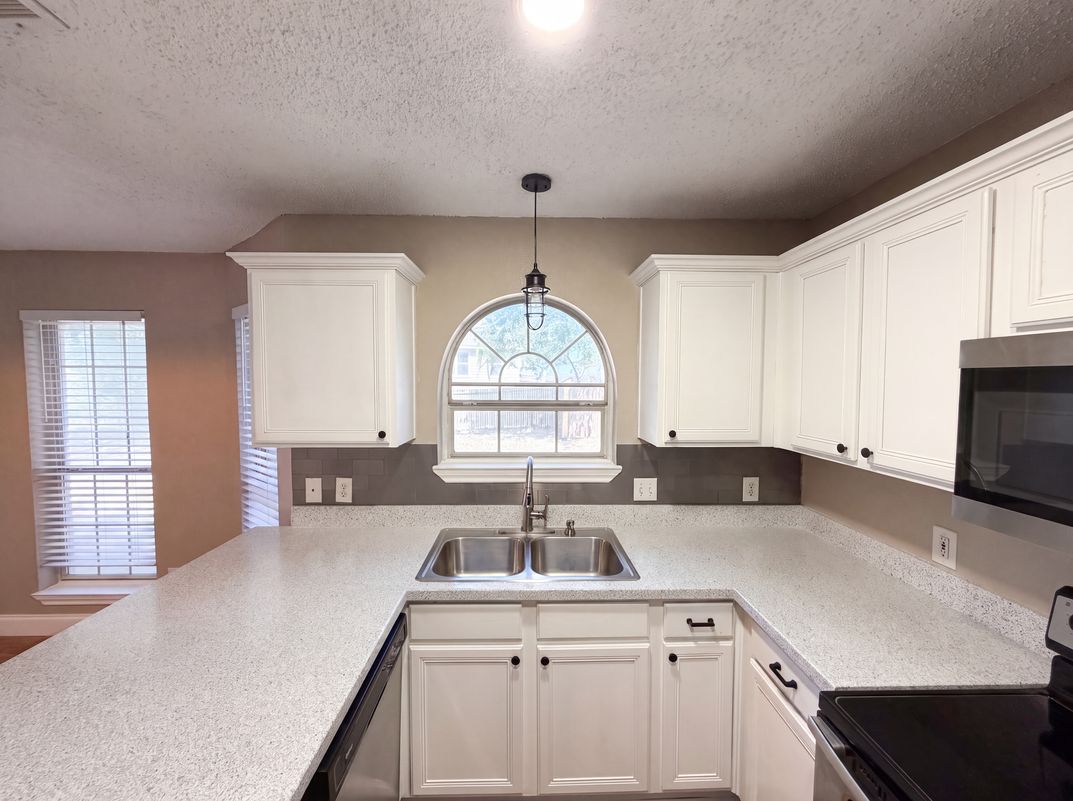 Photo 7 of 20 of 6604 N Chesterfield Dr, Fort Worth, TX
