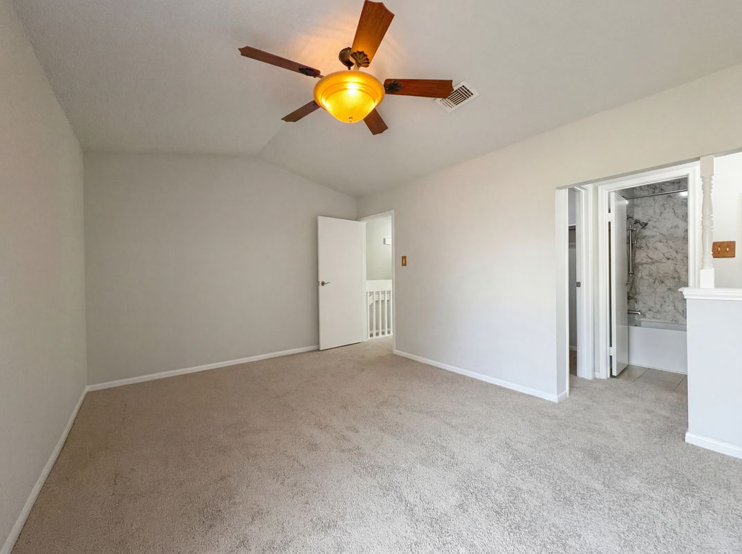 Photo 4 of 16 of 12300 Brookglade Cir, Houston, TX