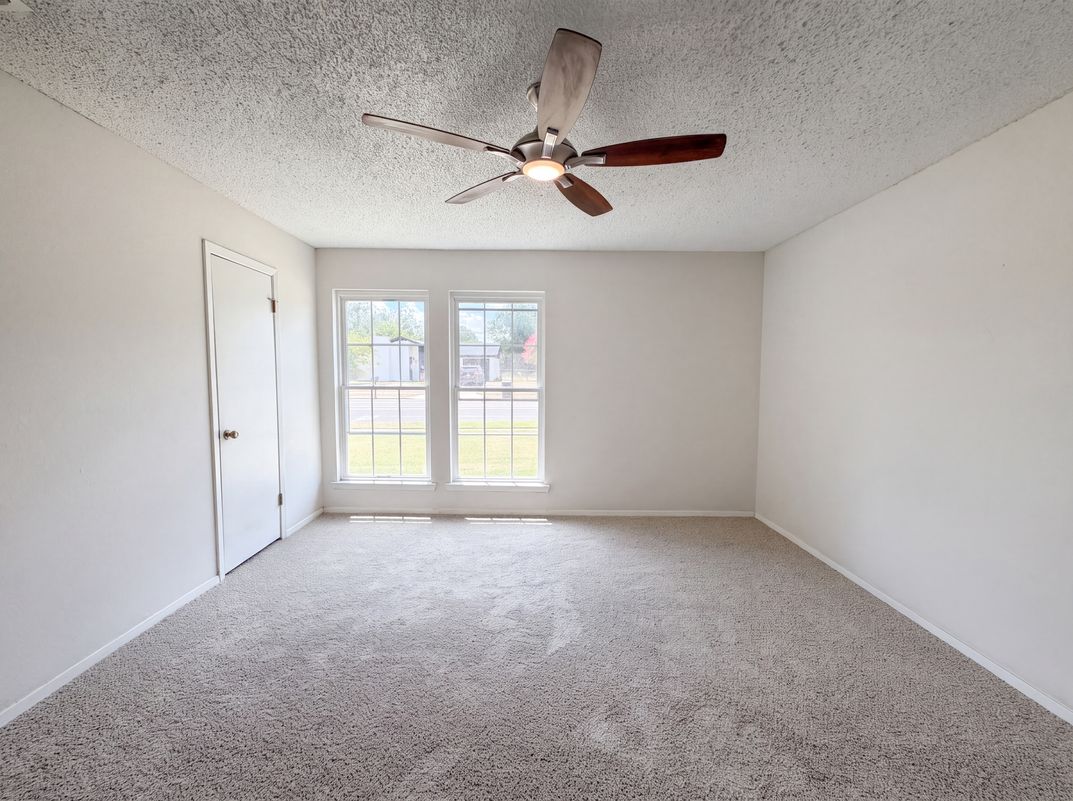 Photo 4 of 16 of 2803 Persimmon Dr, Killeen, TX