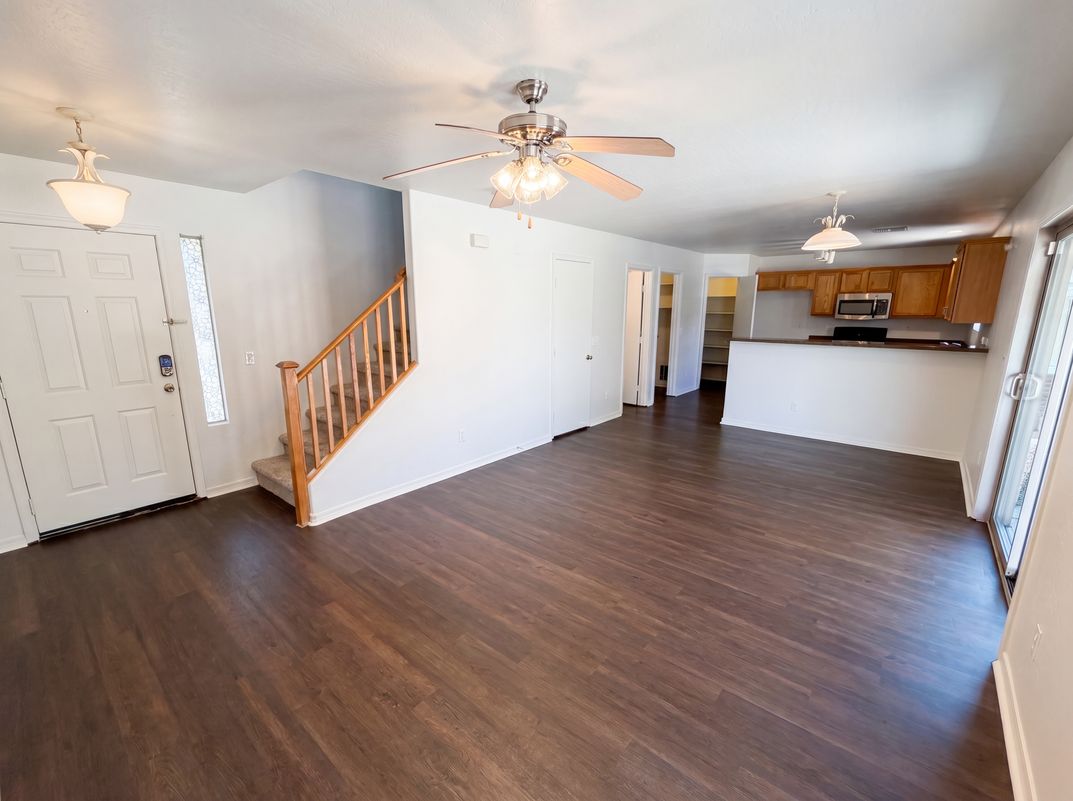 Photo 3 of 27 of 13976 W Port Royale Ln, Surprise, AZ