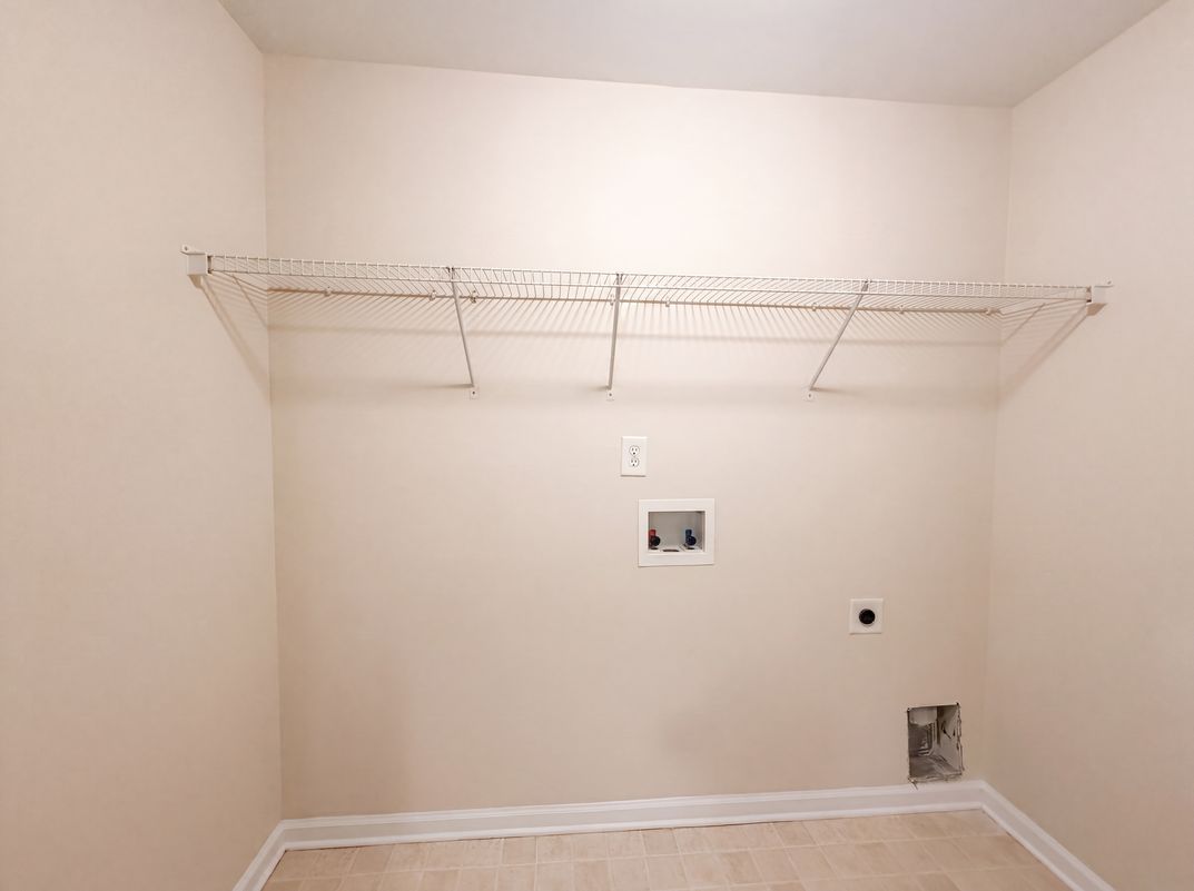 Photo 14 of 17 of 453 Castle Top Ln, Lawrenceville, GA