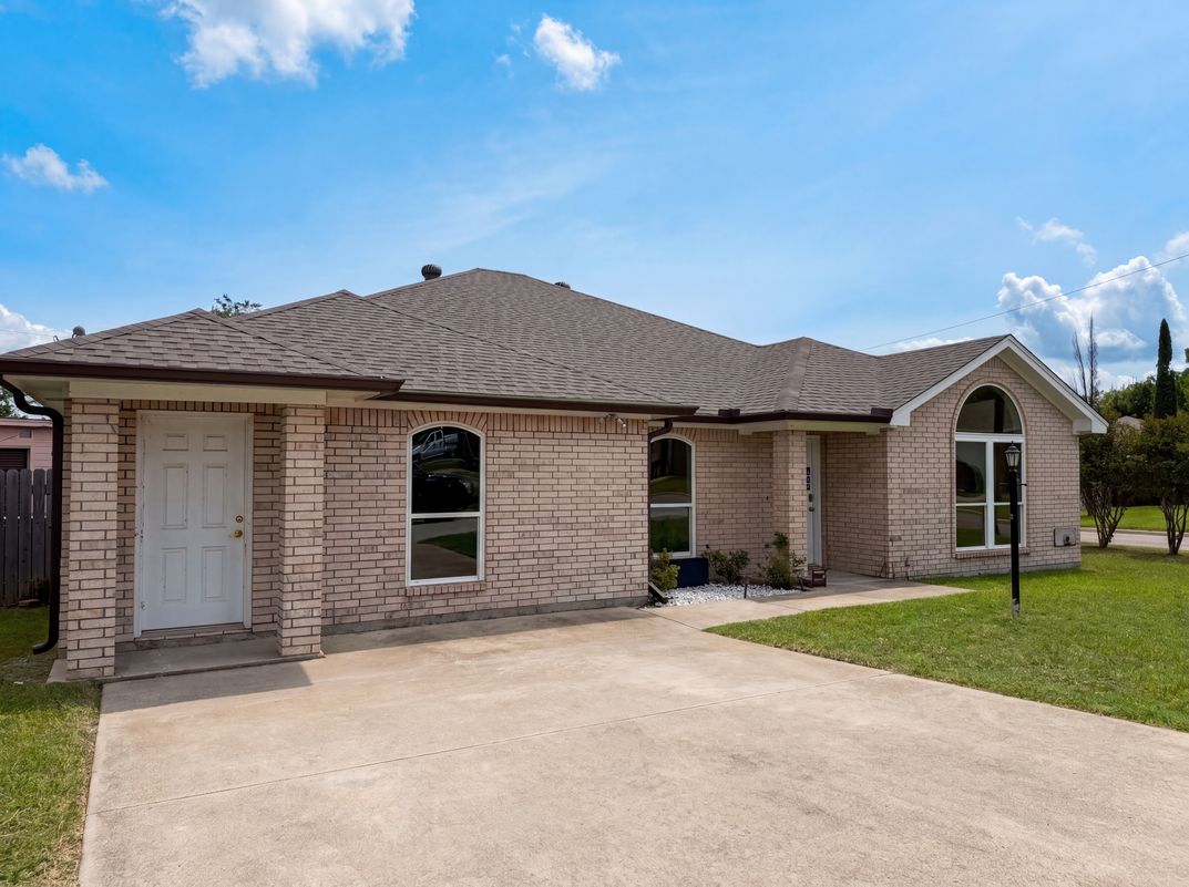 Photo 20 of 22 of 4700 Maryannes Meadow Dr, Fort Worth, TX
