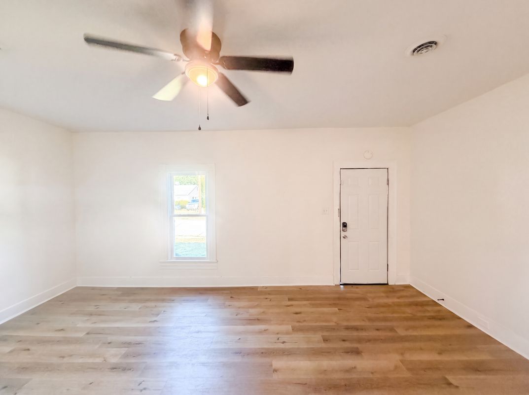 Photo 10 of 17 of 603 Cranbrook St, Greensboro, NC