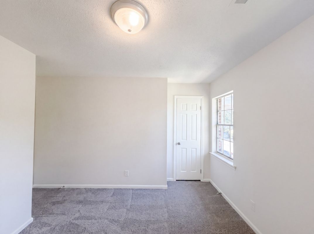 Photo 10 of 20 of 1311 W Meadowview Rd, Greensboro, NC
