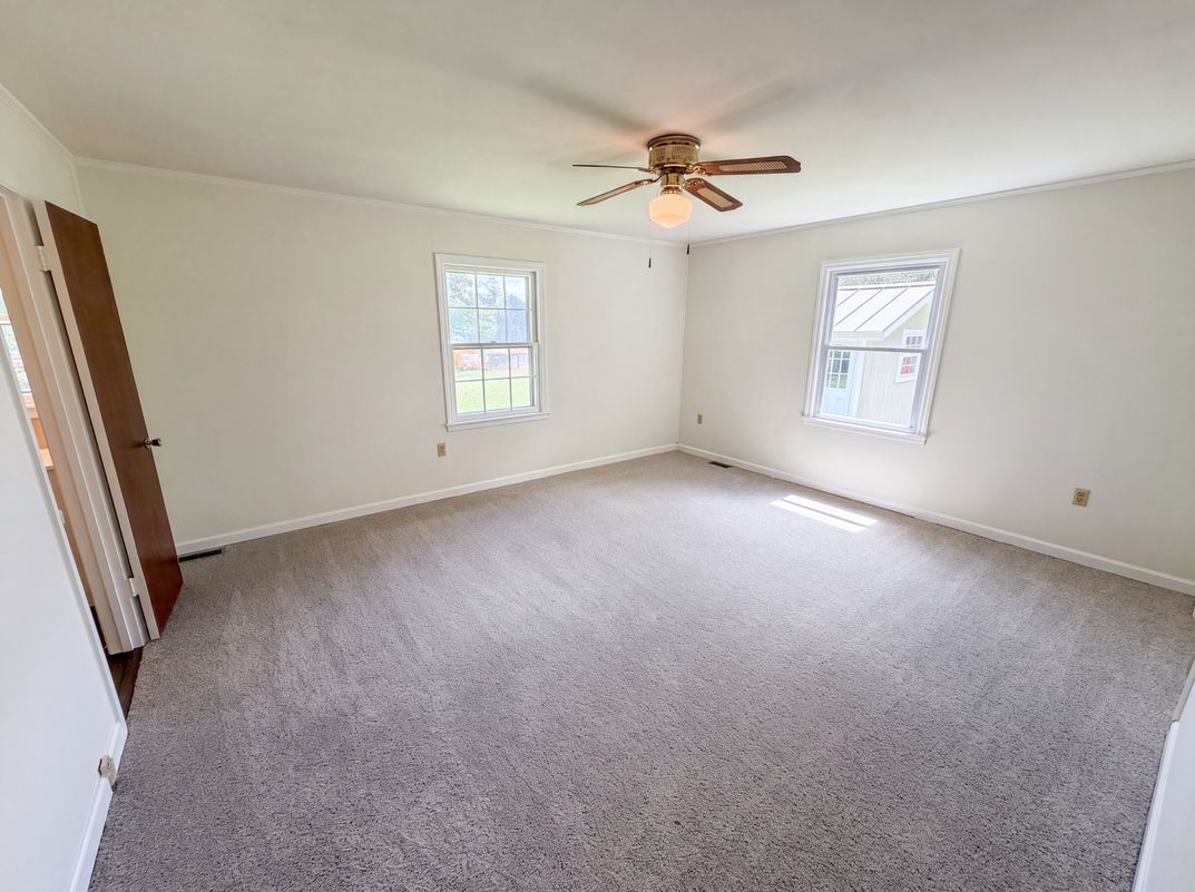 Photo 11 of 23 of 5100 Robinwood Dr, Charlotte, NC