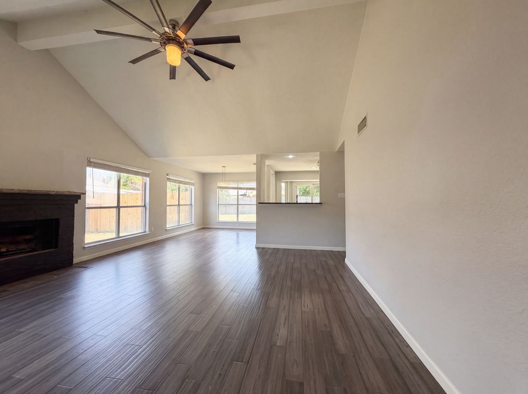 Photo 3 of 19 of 2831 Red Oak Dr, Grand Prairie, TX