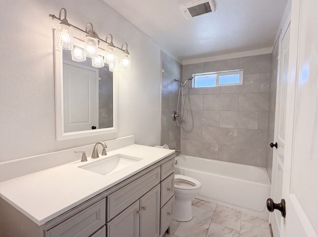 Photo 11 of 24 of 3010 Country Club Dr, Reedsport, OR