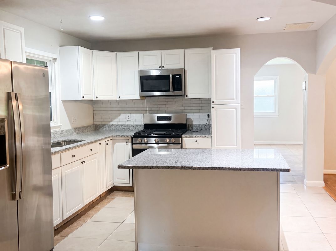 Photo 9 of 18 of 4307 Greenwood Dr, Portsmouth, VA