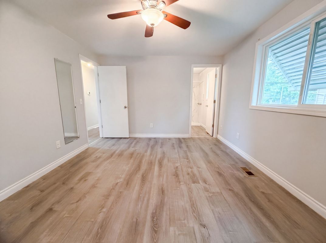Photo 4 of 19 of 1209 SW 25th St, Troutdale, OR