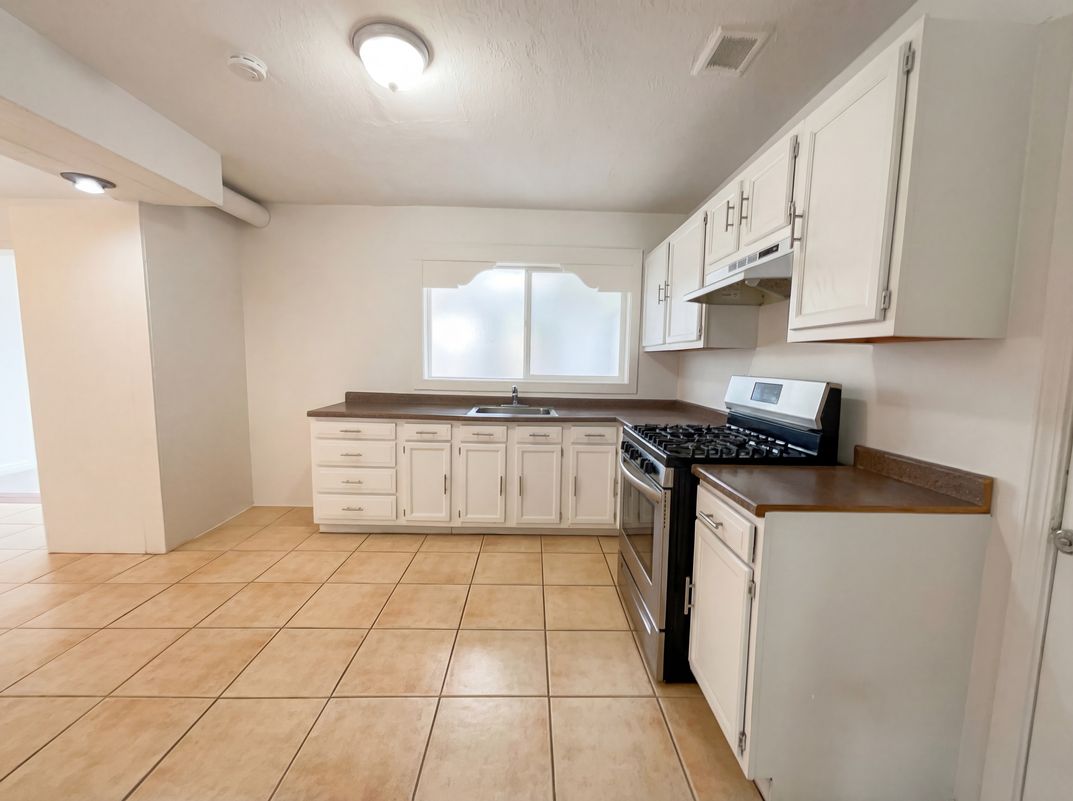 Photo 16 of 18 of 8112 Princess Jeanne Ave NE, Albuquerque, NM