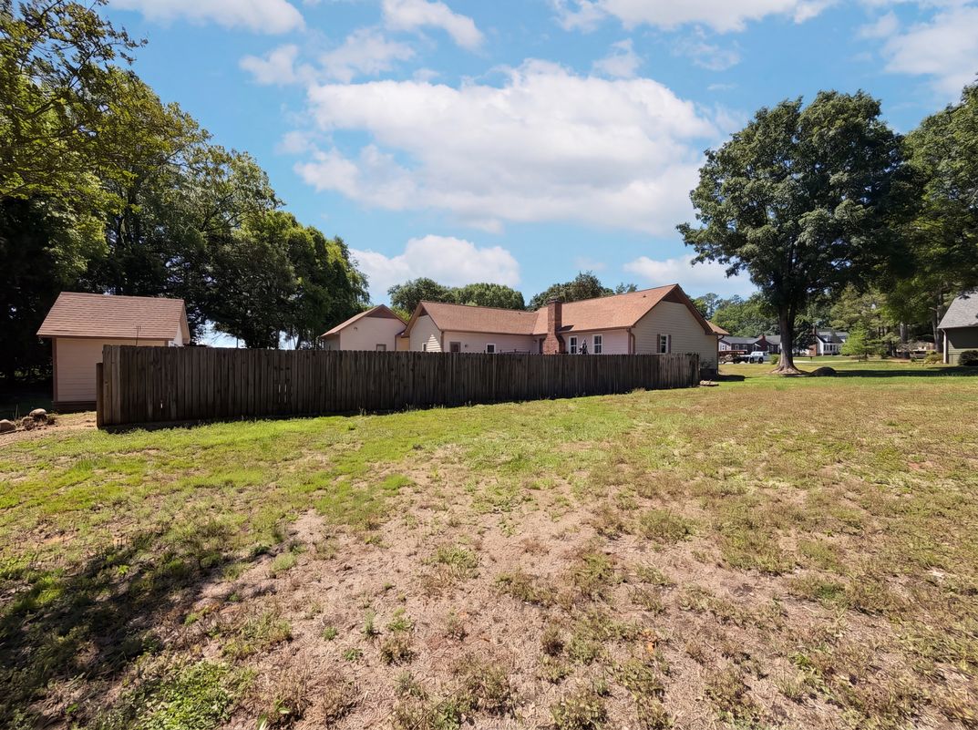Photo 23 of 29 of 8400 Chestnut Oak Ct, Harrisburg, NC
