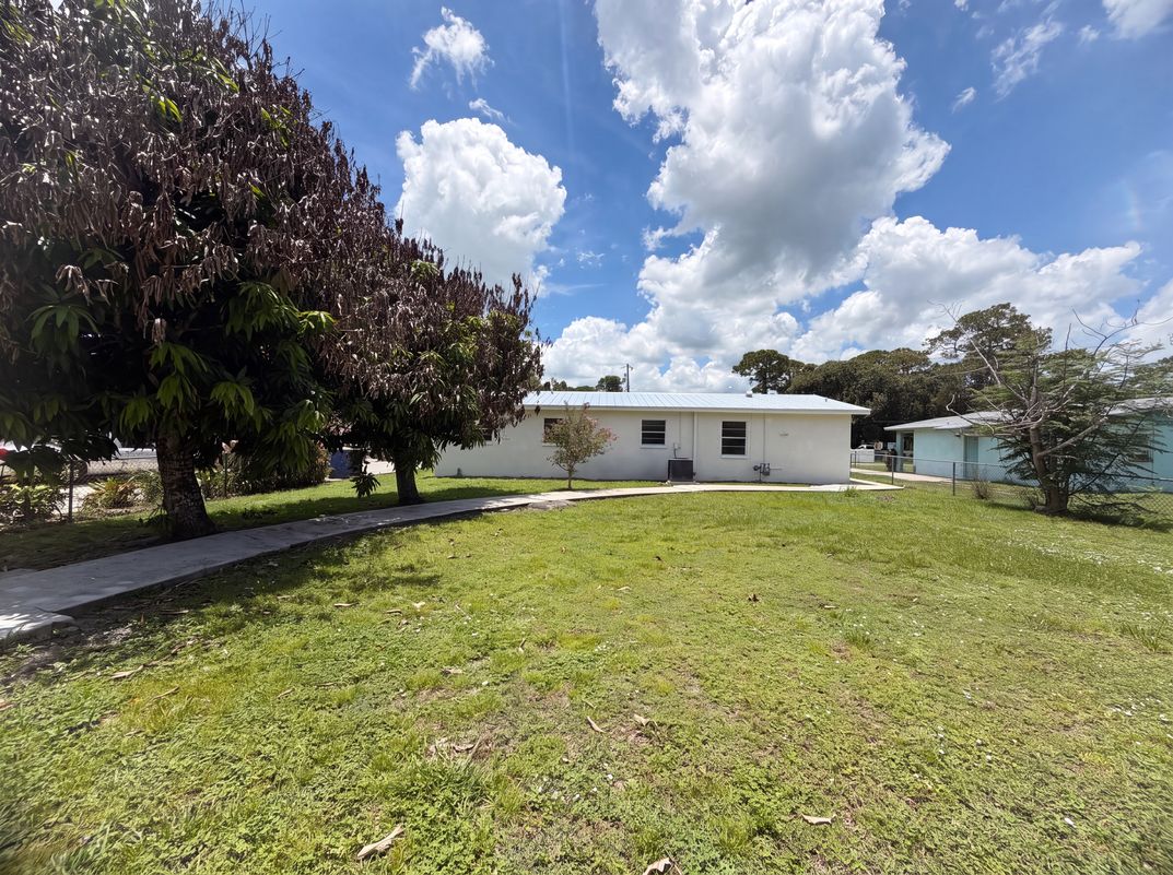 Photo 24 of 26 of 308 N 30th St, Fort Pierce, FL