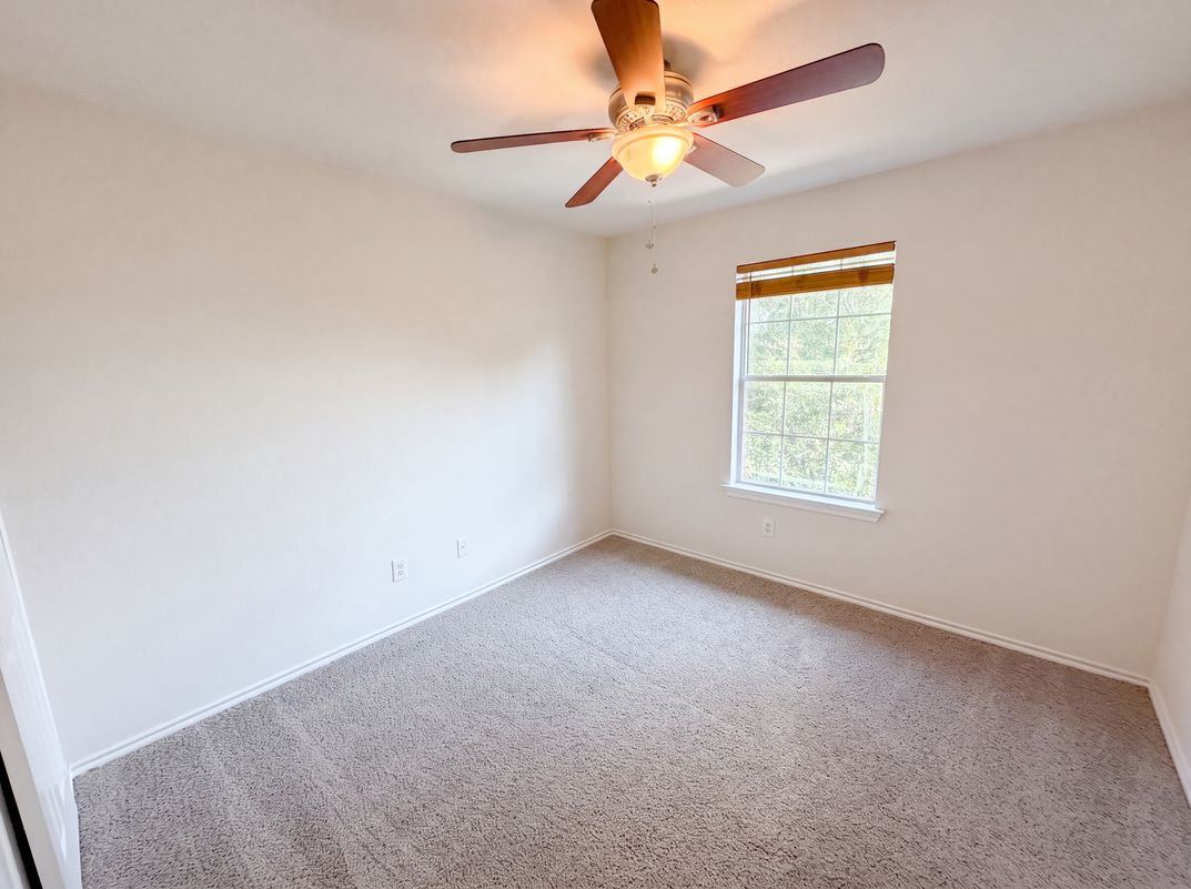 Photo 13 of 20 of 206 Almquist St, Hutto, TX
