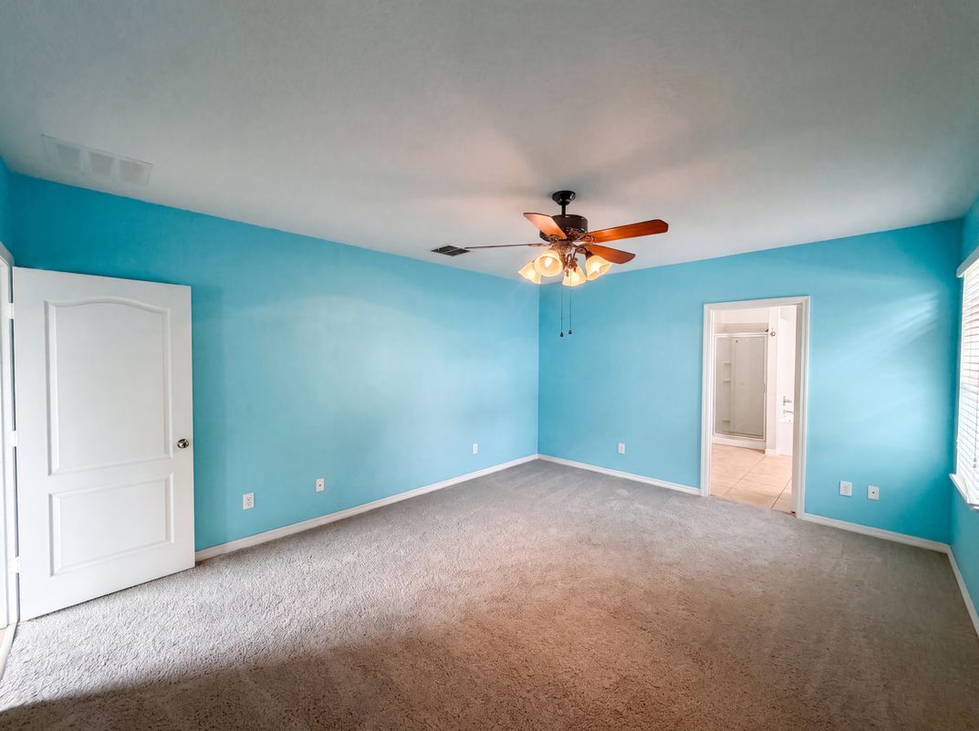 Photo 4 of 24 of 12902 Scout Ct, Grand Island, FL