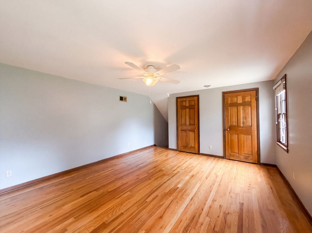 Photo 19 of 27 of 6916 N Overland Dr, Kansas City, MO