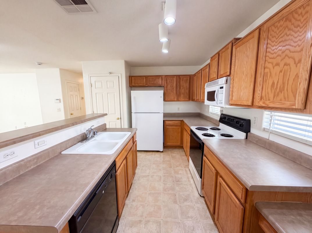 Property photo 2 of 11280 W Magnolia St