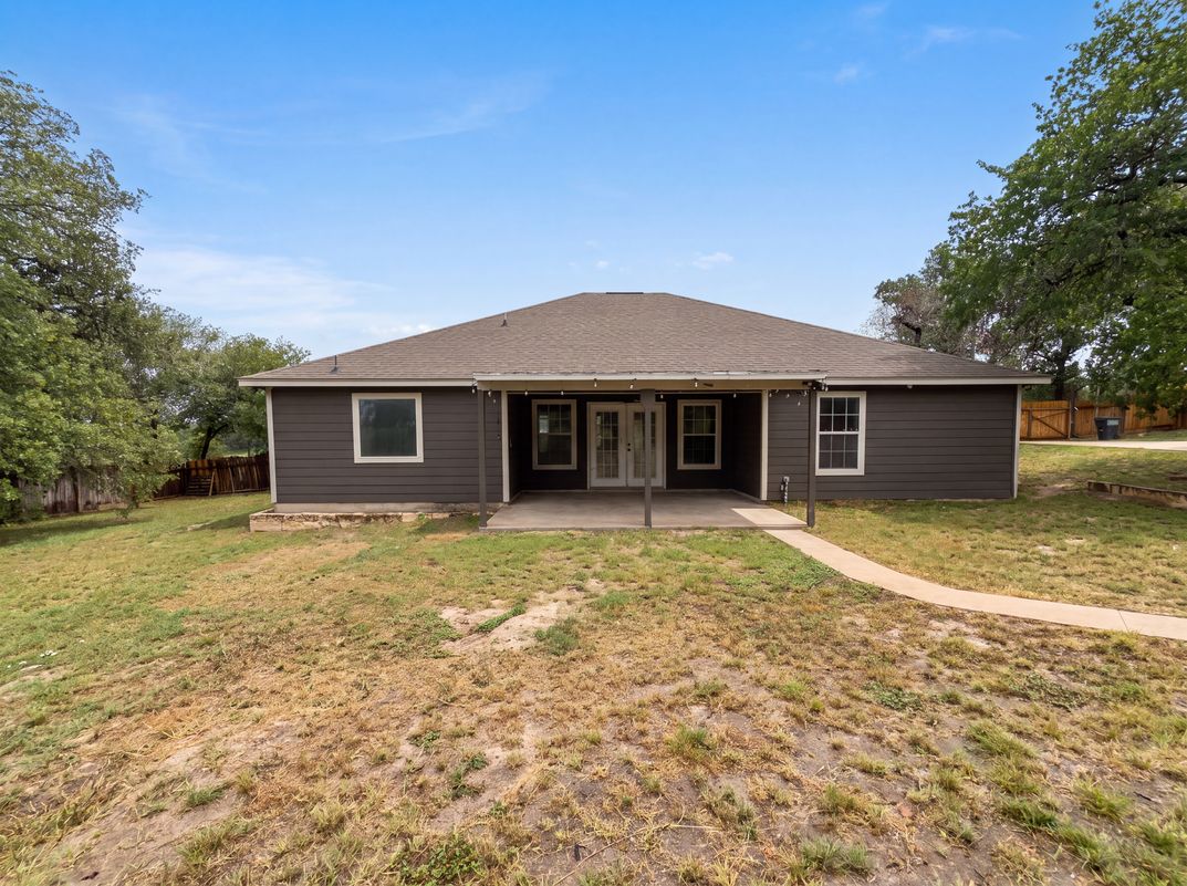 Photo 5 of 22 of 130 Log Cabin Way, Poteet, TX
