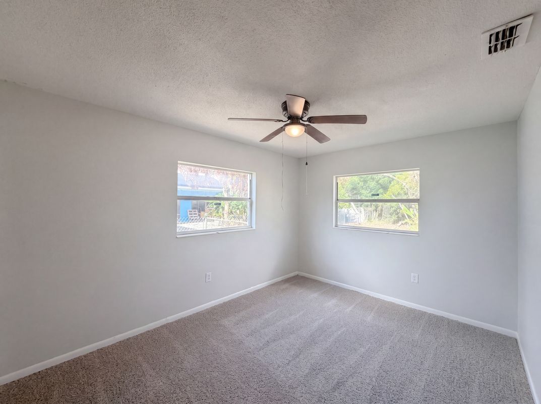 Photo 10 of 18 of 1100 Carefree Cove Dr, Winter Haven, FL