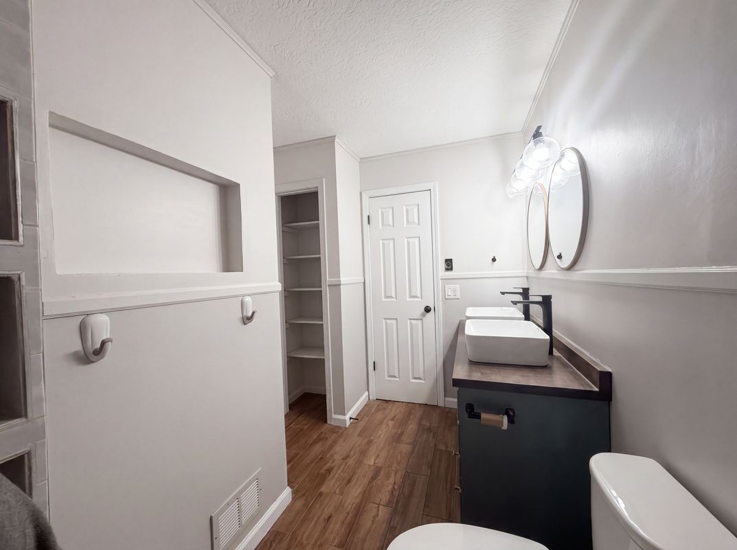 Photo 13 of 21 of 3809 S Drumm Ave, Independence, MO