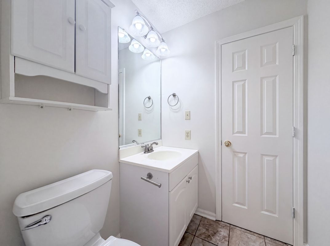 Photo 13 of 17 of 221 Grandview Dr, Statesville, NC
