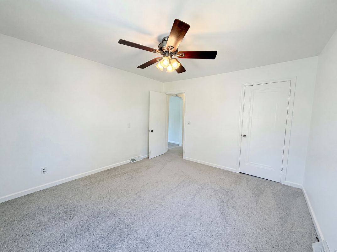 Photo 12 of 25 of 5476 Edalbert Dr, Cincinnati, OH