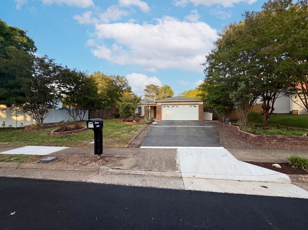 Property photo 1 of 8947 Rosewood St