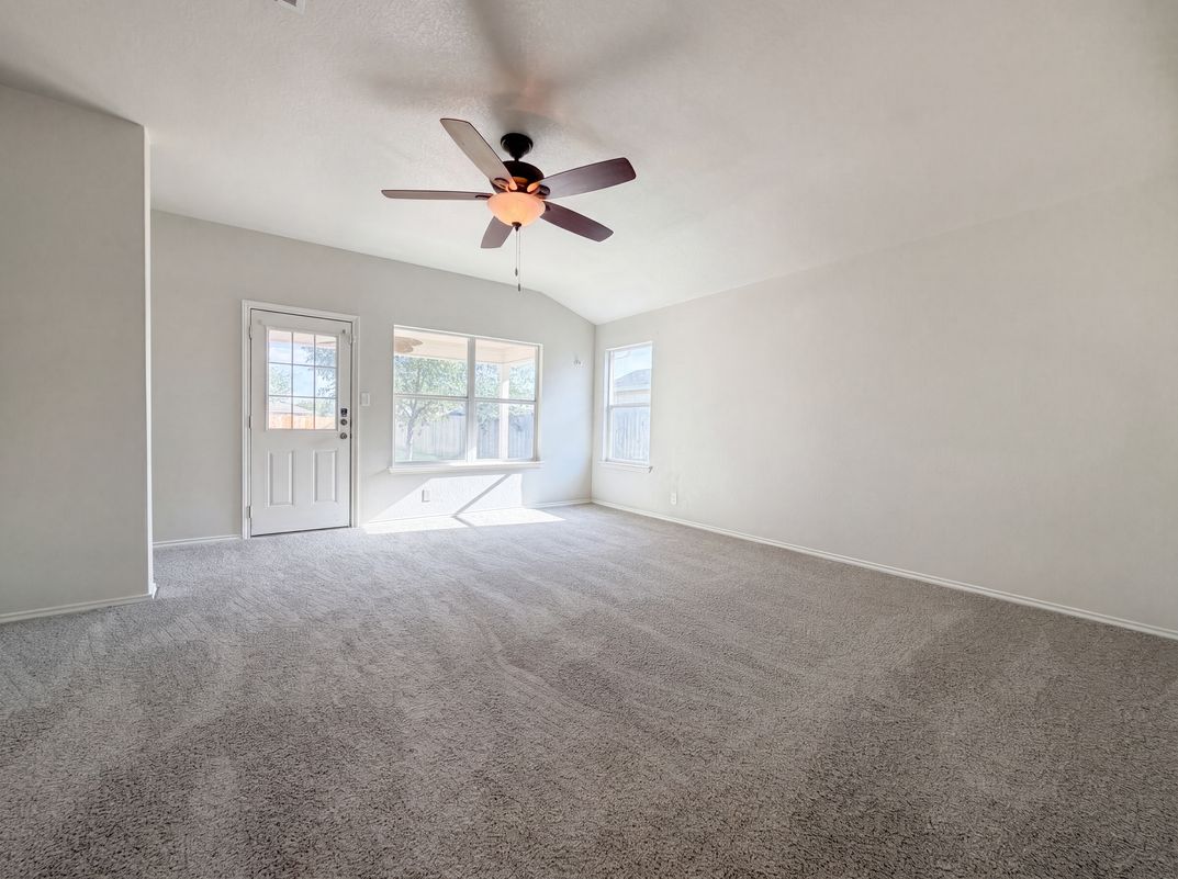 Photo 6 of 16 of 2886 Oakbranch Rdg, New Braunfels, TX
