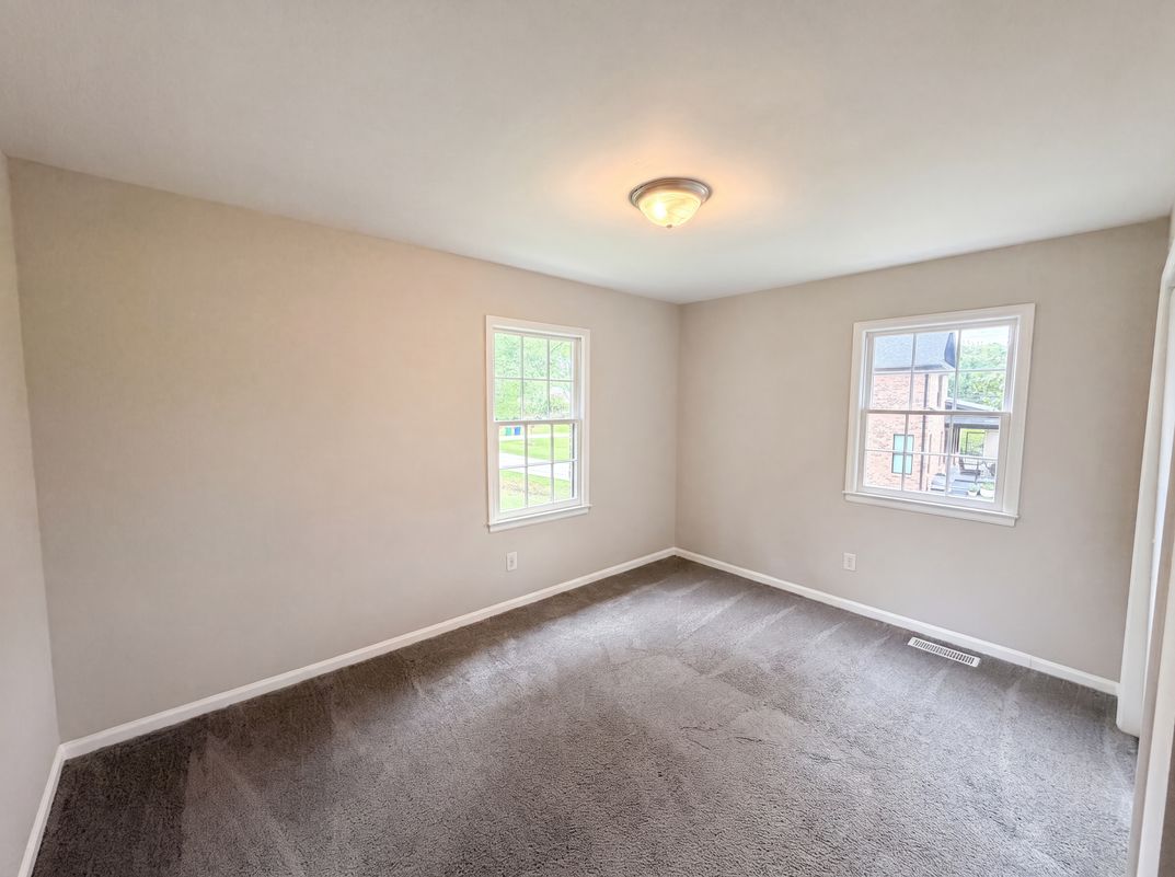 Photo 13 of 19 of 141 Greenbriar Dr, Matthews, NC