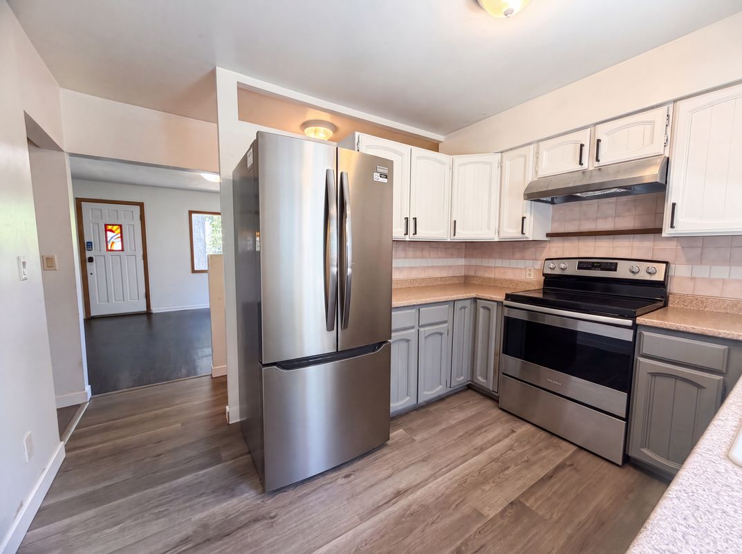 Photo 6 of 22 of 5926 SE Lexington St, Portland, OR
