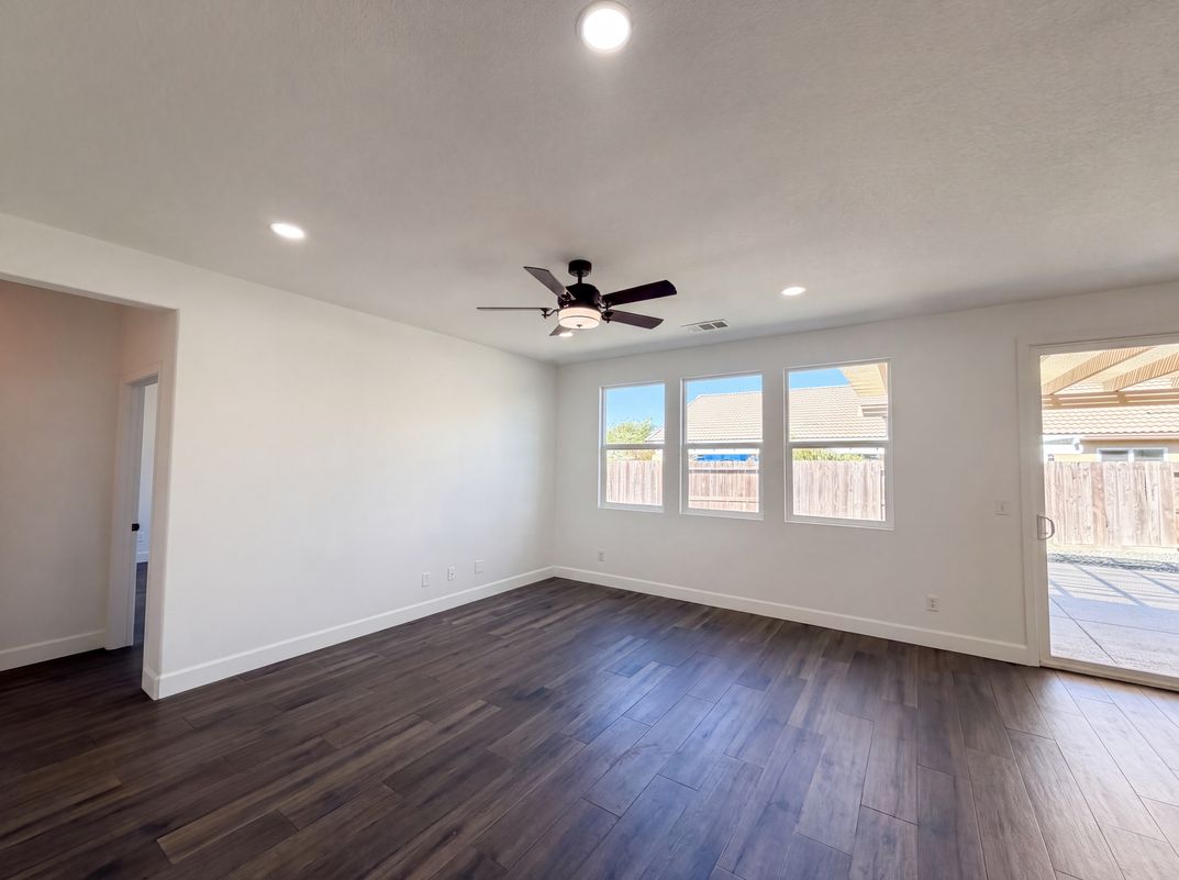 Photo 12 of 40 of 1216 Hamel Way, Galt, CA