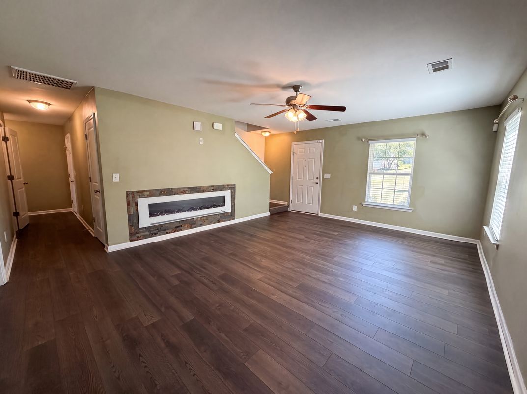 Property photo 3 of 301 Rolling Knoll Dr