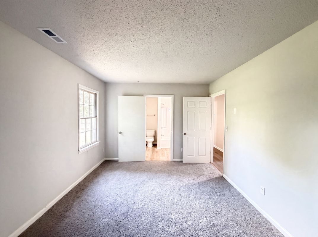 Photo 4 of 16 of 6912 Fieldlark Ln, Charlotte, NC