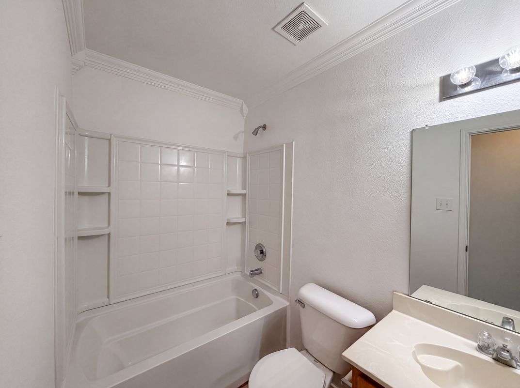 Photo 10 of 18 of 6200 St James Pl, Denton, TX