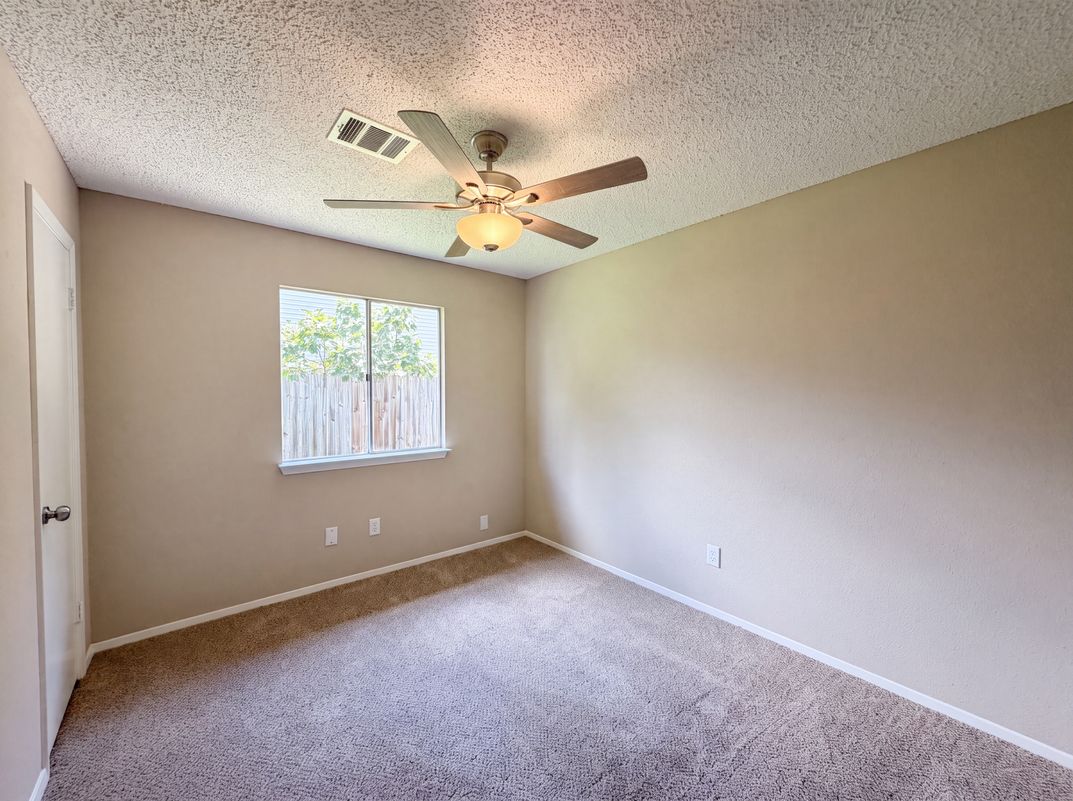 Photo 4 of 17 of 5602 Briarwood Forest Dr, Houston, TX