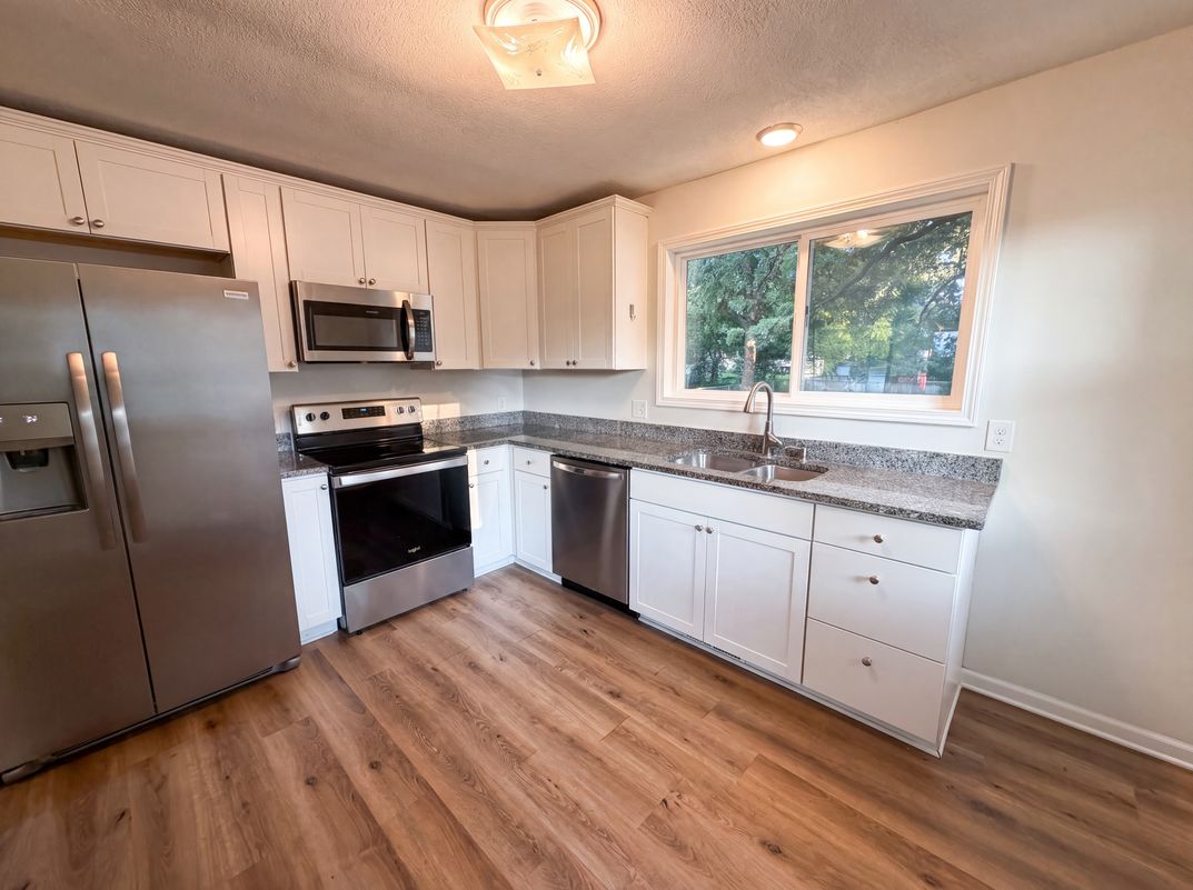 Photo 6 of 25 of 2084 Hillview Rd, Mounds View, MN