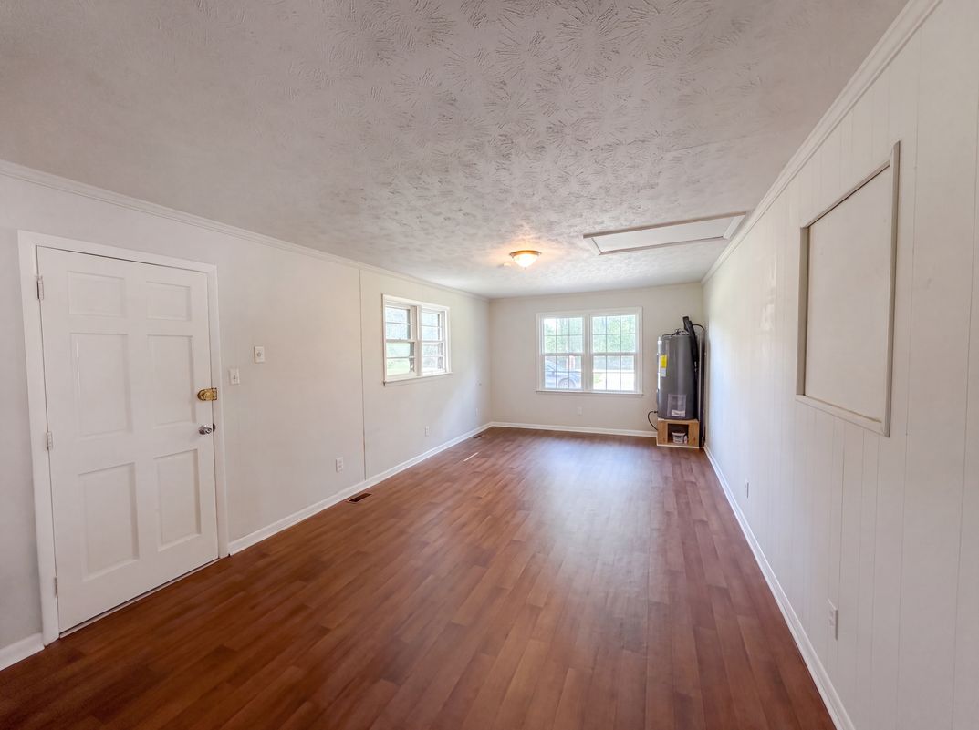 Photo 8 of 19 of 4060 Rosehill Rd, Fayetteville, NC